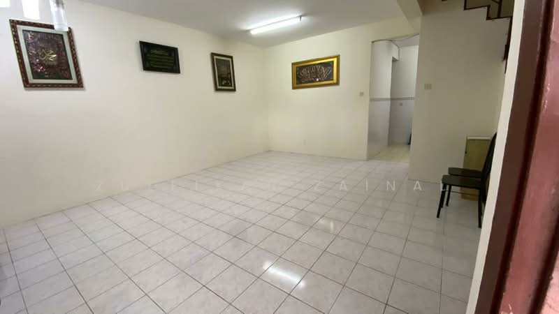 2-storey Terraced House for Sale in Bandar Tasik Kesuma (Beranang) - Zulfikar Zainal - Living Room - PropertyGuru.com.my
