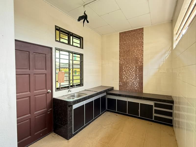 2-storey Terraced House for Sale in Ayer Molek (Melaka) - Elson Tay - Kitchen - PropertyGuru.com.my