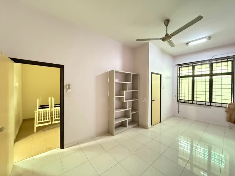 2-storey Terraced House for Sale in Ayer Molek (Melaka) - Elson Tay - Living Room - PropertyGuru.com.my