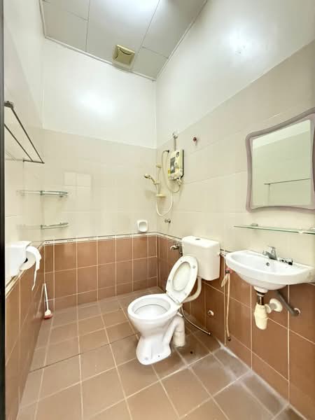 2-storey Terraced House for Sale in Ayer Molek (Melaka) - Elson Tay - Bathroom - PropertyGuru.com.my