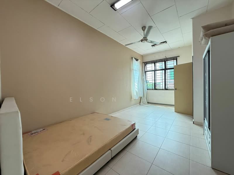 2-storey Terraced House for Sale in Ayer Molek (Melaka) - Elson Tay - Bedroom - PropertyGuru.com.my
