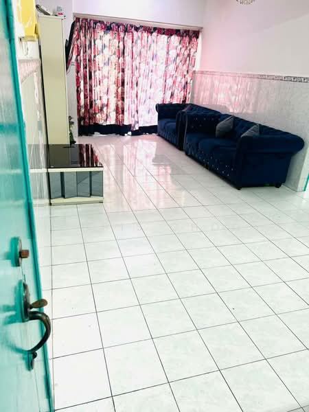 Pangsapuri untuk Disewa di Menara Puteri - Chris Choo - Living Room - PropertyGuru.com.my