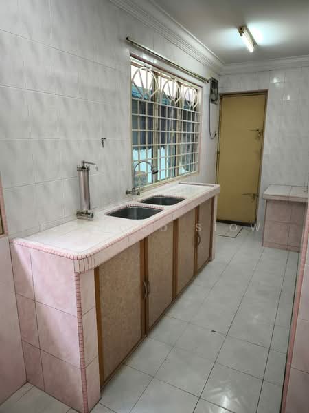 Townhouse for Sale in Taman Saga (Ampang) - Raymond Siow - Kitchen - PropertyGuru.com.my