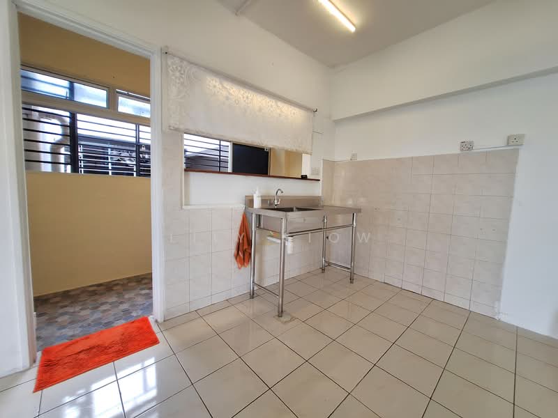 Pangsapuri untuk Disewa di Pangsapuri Vista Serdang - Lily Siow - Kitchen - PropertyGuru.com.my