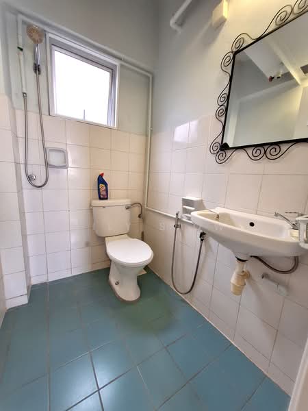 Pangsapuri untuk Disewa di Pangsapuri Vista Serdang - Lily Siow - Bathroom - PropertyGuru.com.my