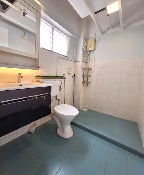 Pangsapuri untuk Disewa di Pangsapuri Vista Serdang - Lily Siow - Bathroom - PropertyGuru.com.my