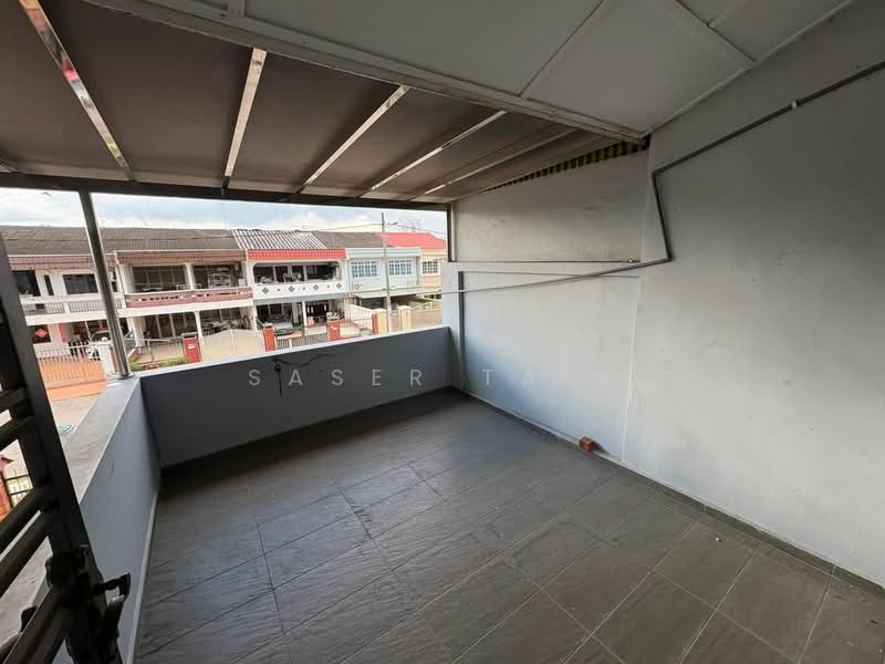 Rumah Teres 2 Tingkat untuk Dijual di Taman Pelangi (Johor Bahru) - SASER TAN. - Balcony - PropertyGuru.com.my
