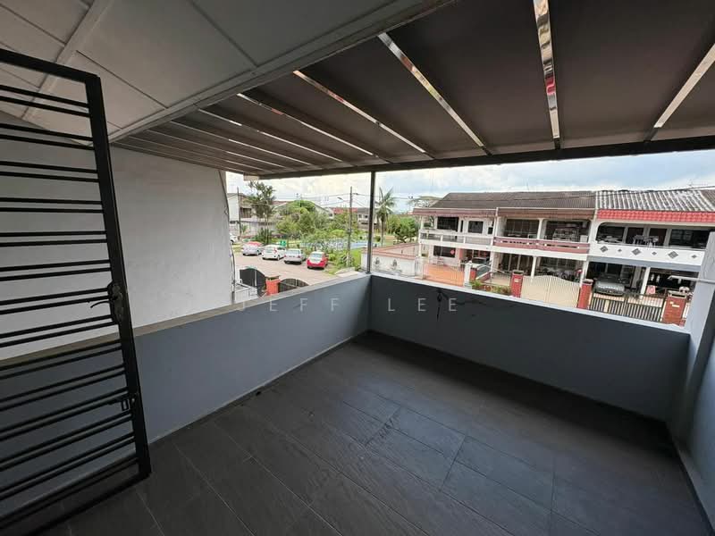 Rumah Teres 2 Tingkat untuk Dijual di Taman Pelangi (Johor Bahru) - Jeff Lee - Balcony - PropertyGuru.com.my