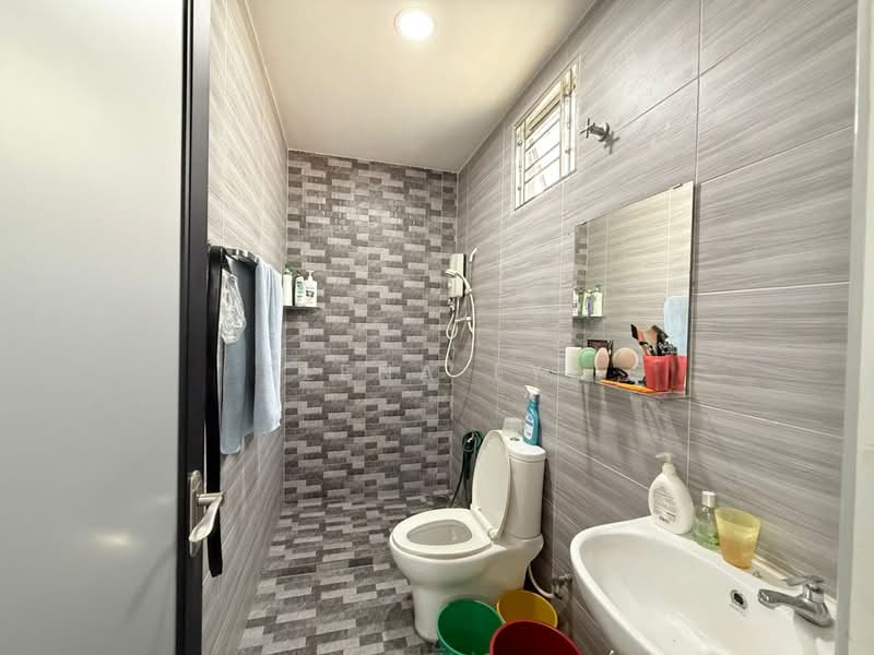 2-storey Terraced House for Sale in Nusantara Prima (Gelang Patah) - Elena Lye - Bathroom - PropertyGuru.com.my