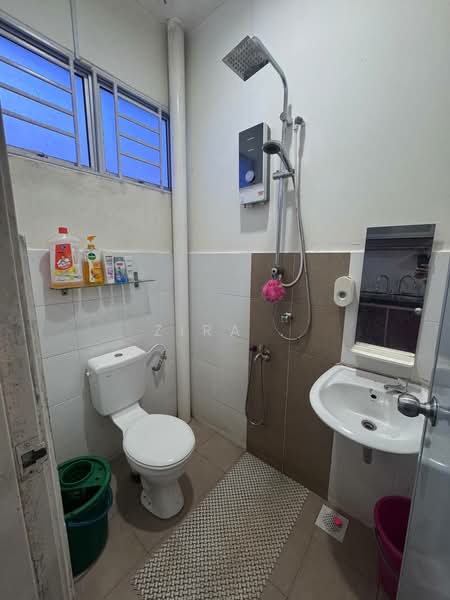 Rumah Teres 1 Tingkat untuk Dijual di Taman Sri Saujana (Kota Tinggi) - Zira . - Bathroom - PropertyGuru.com.my