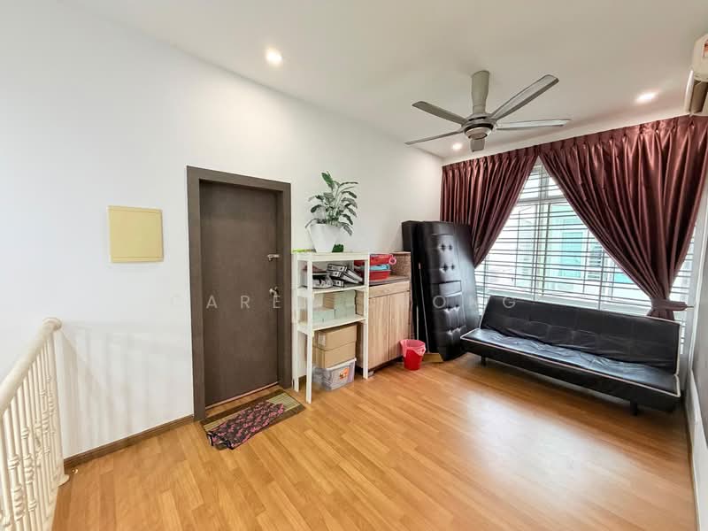 Cluster House for Sale in Taman Kempas Indah (Tebrau) - Caren Chong - Living Room - PropertyGuru.com.my
