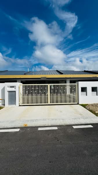 Rumah Teres 1 Tingkat untuk Dijual di Bandar Putra (Kulai) - Caryn Ter - Exterior - PropertyGuru.com.my