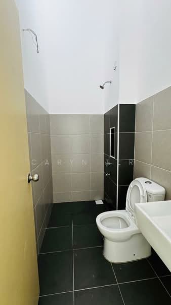 Rumah Teres 1 Tingkat untuk Dijual di Bandar Putra (Kulai) - Caryn Ter - Bathroom - PropertyGuru.com.my