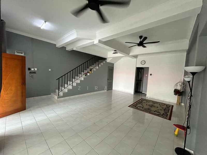 Rumah Teres 2 Tingkat untuk Dijual di Taman Scientex Pasir Gudang (Pasir Gudang) - Zira . - Living Room - PropertyGuru.com.my