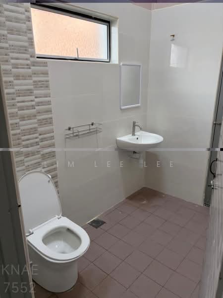 2-storey Terraced House for Rent in Shah Alam (Selangor) - Lim Lee Lee - Bathroom - PropertyGuru.com.my
