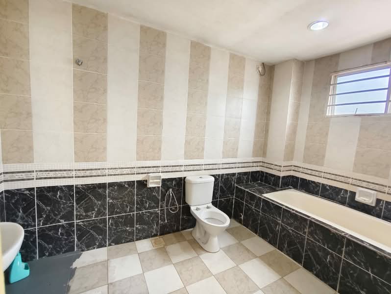 Semi-Detached House for Sale in Petaling Jaya (Selangor) - Bella Leong - Bathroom - PropertyGuru.com.my