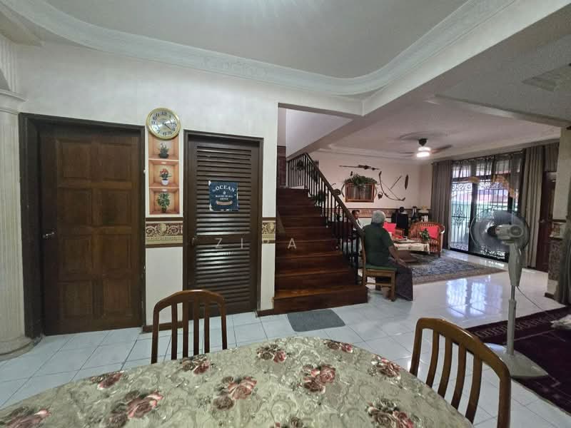 Rumah Teres 2 Tingkat untuk Dijual di Taman Daya (Johor Bahru) - Zira . - Living Room - PropertyGuru.com.my