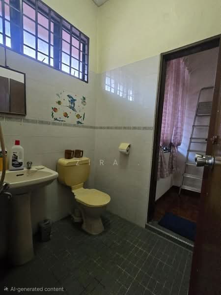 Rumah Teres 2 Tingkat untuk Dijual di Taman Daya (Johor Bahru) - Zira . - Bathroom - PropertyGuru.com.my