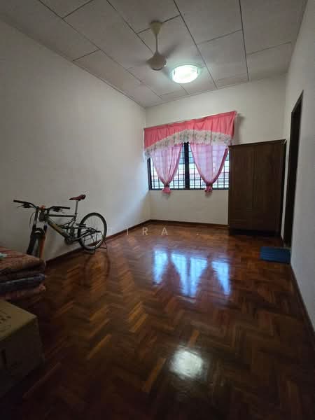 Rumah Teres 2 Tingkat untuk Dijual di Taman Daya (Johor Bahru) - Zira . - Bedroom - PropertyGuru.com.my