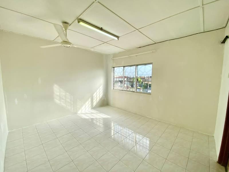Rumah Teres 2 Tingkat untuk Dijual di Taman Pinggiran Putra (Seri Kembangan) - Nurra Eikin - Interior - PropertyGuru.com.my