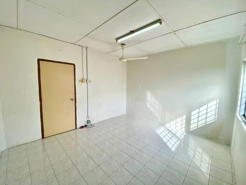 Rumah Teres 2 Tingkat untuk Dijual di Taman Pinggiran Putra (Seri Kembangan) - Nurra Eikin - Interior - PropertyGuru.com.my