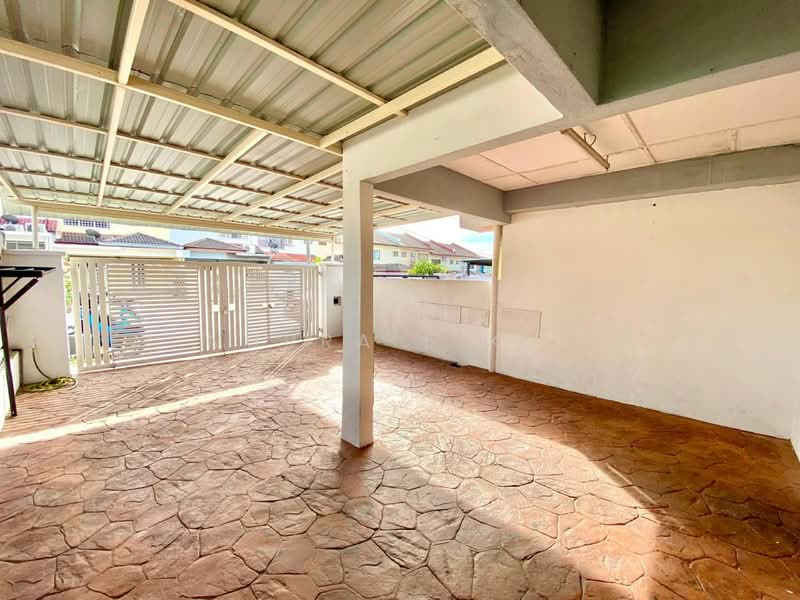Rumah Teres 2 Tingkat untuk Dijual di Taman Pinggiran Putra (Seri Kembangan) - Nurra Eikin - Exterior - PropertyGuru.com.my