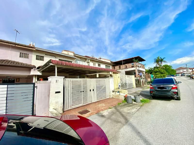 Rumah Teres 2 Tingkat untuk Dijual di Taman Pinggiran Putra (Seri Kembangan) - Nurra Eikin - Exterior - PropertyGuru.com.my