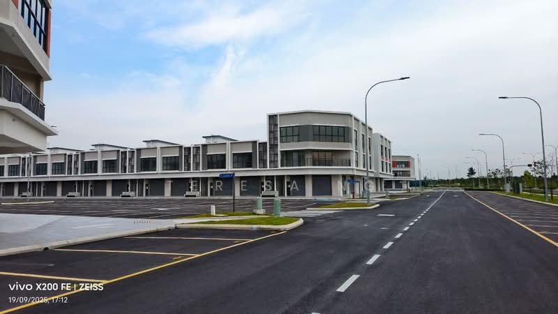 Kedai / Pejabat untuk Dijual di Bandar Rimbayu (Telok Panglima Garang) - Teresa Ng - PropertyGuru.com.my