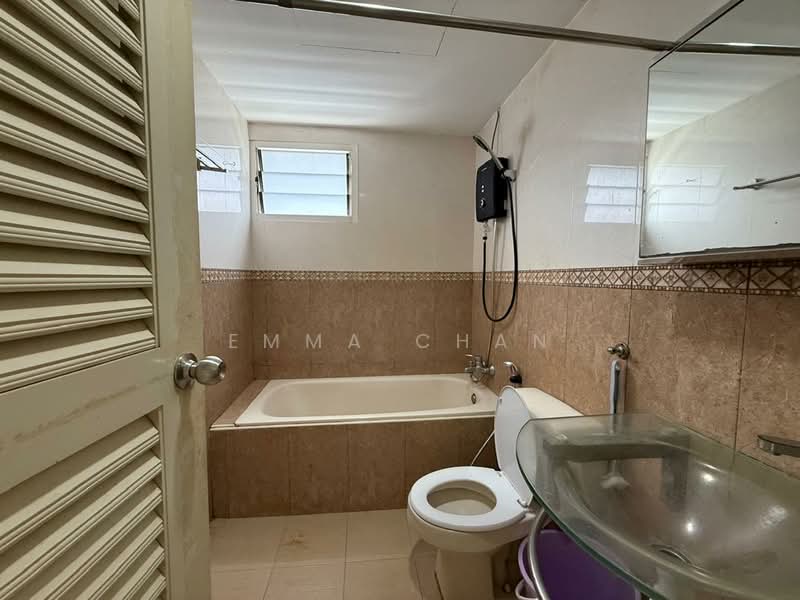 Kondominium untuk Disewa di Gurney Park Condominium - Emma Chan - Bathroom - PropertyGuru.com.my