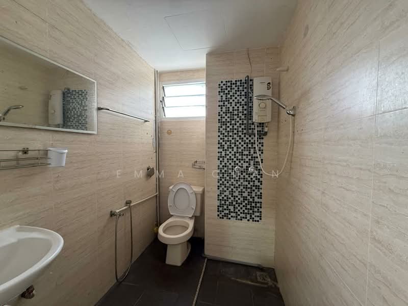 Kondominium untuk Disewa di Gurney Park Condominium - Emma Chan - Bathroom - PropertyGuru.com.my