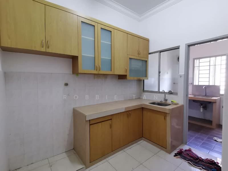 Rumah Teres 1.5 Tingkat untuk Disewa di Taman Daya (Johor Bahru) - Robbie Tan - Kitchen - PropertyGuru.com.my