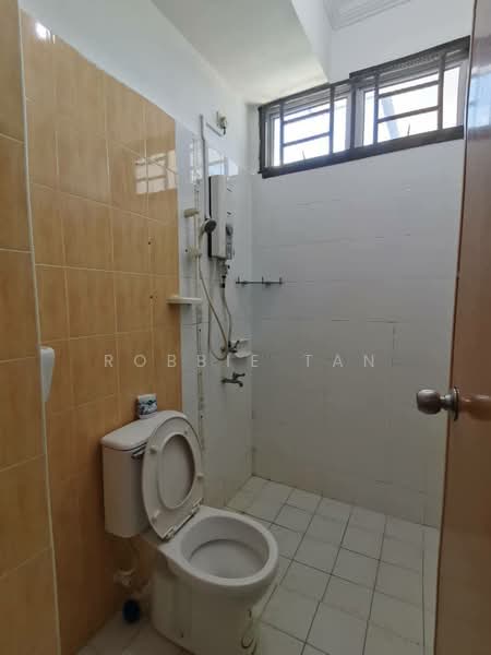 Rumah Teres 1.5 Tingkat untuk Disewa di Taman Daya (Johor Bahru) - Robbie Tan - Bathroom - PropertyGuru.com.my