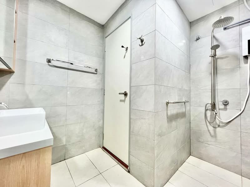 Kondominium untuk Disewa di Residensi Armani @ Bukit Lanjan - Nurra Eikin - Bathroom - PropertyGuru.com.my