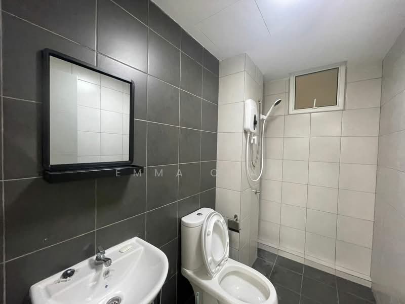 Kondominium untuk Disewa di Fairview Residence - Emma Chan - Bathroom - PropertyGuru.com.my