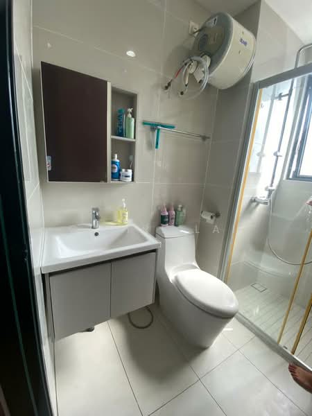 Condominium for Rent at Kings Bay @ Country Garden Danga Bay - Claire Lai - Bathroom - PropertyGuru.com.my