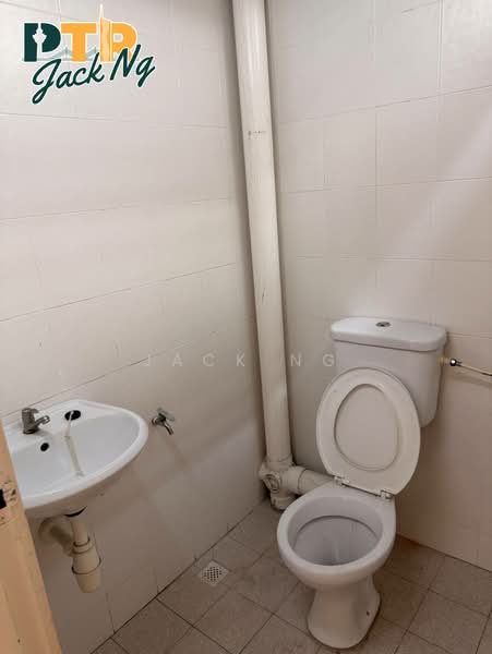 Shop / Office for Rent in Raja Uda (Butterworth) - Jack Ng - Bathroom - PropertyGuru.com.my