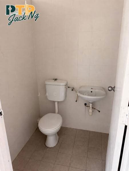 Shop / Office untuk Disewa di Raja Uda (Butterworth) - Jack Ng - Bathroom - PropertyGuru.com.my