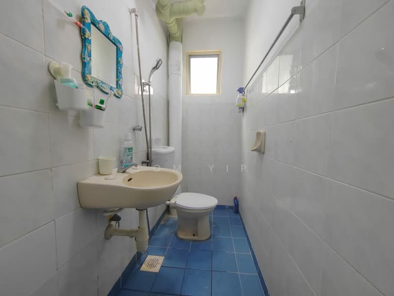 Apartment for Sale at Apartment Bayu - Tom Yip - Bathroom - PropertyGuru.com.my