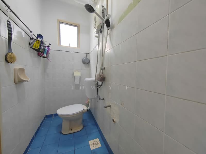 Apartment for Sale at Apartment Bayu - Tom Yip - Bathroom - PropertyGuru.com.my