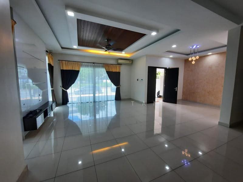Rumah Berkembar untuk Dijual di Perdana Lakeview East (Cyberjaya) - Rose Tan - Living Room - PropertyGuru.com.my