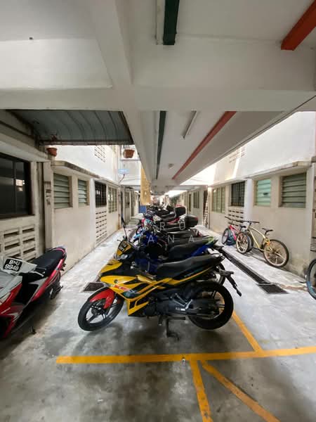 Apartment for Sale at Pangsapuri Arista - Amirun Kinanah - Car Park - PropertyGuru.com.my