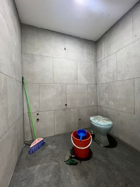 Rumah Teres 1 Tingkat untuk Dijual di Taman Kempas (Tampoi) - Wallace Ang - Bathroom - PropertyGuru.com.my