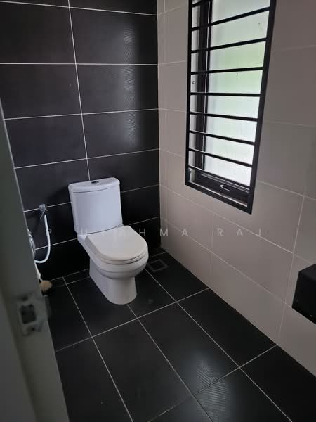 2-storey Terraced House for Sale in Alam Impian (Shah Alam) - P Utahma Raj - Bathroom - PropertyGuru.com.my