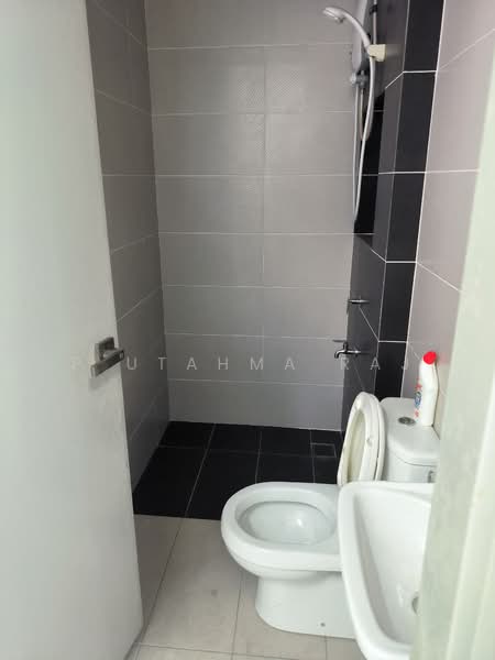2-storey Terraced House for Sale in Alam Impian (Shah Alam) - P Utahma Raj - Bathroom - PropertyGuru.com.my