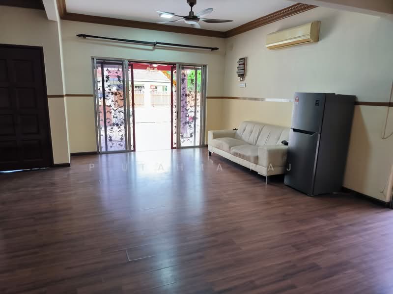 Terraced House for Sale in Puchong (Selangor) - P Utahma Raj - Living Room - PropertyGuru.com.my