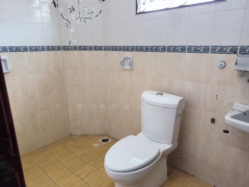 Terraced House for Sale in Puchong (Selangor) - P Utahma Raj - Bathroom - PropertyGuru.com.my