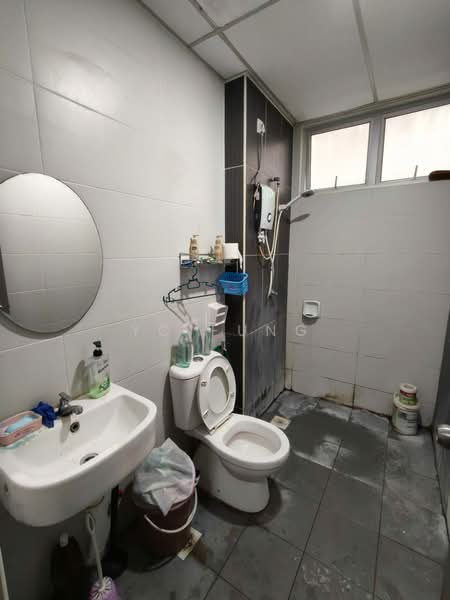 Servis Apartment untuk Disewa di Larkin Heights - YC Fung - Bathroom - PropertyGuru.com.my