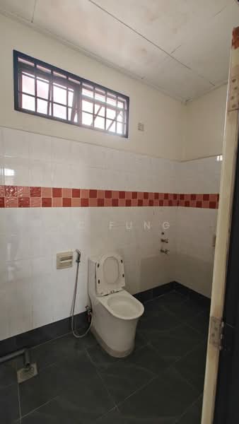 Rumah Teres 2 Tingkat untuk Disewa di Taman Desa Tebrau (Tebrau) - YC Fung - Bathroom - PropertyGuru.com.my