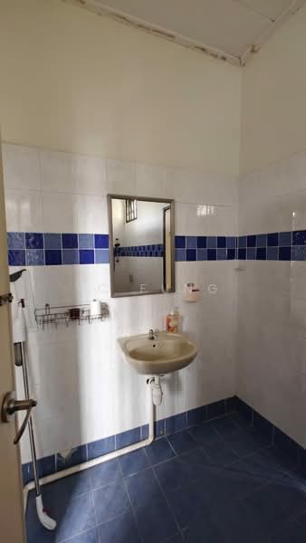 Rumah Teres 2 Tingkat untuk Disewa di Taman Desa Tebrau (Tebrau) - YC Fung - Bathroom - PropertyGuru.com.my