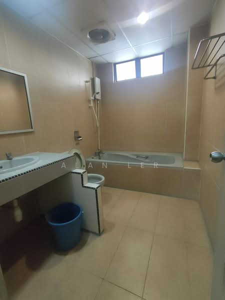 Condominium for Sale at Putri Indah Condominium - Alan Ler - Bathroom - PropertyGuru.com.my